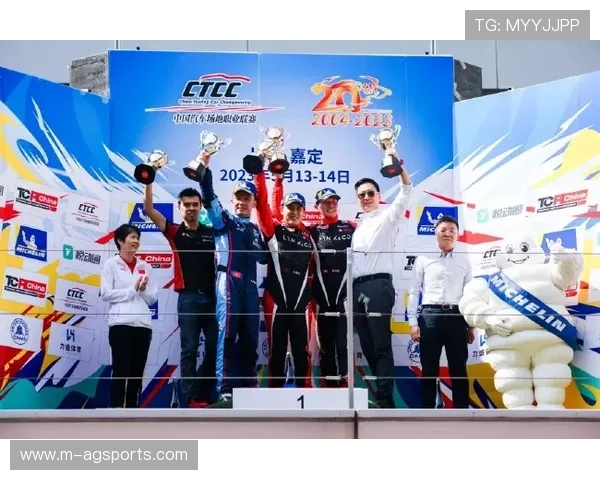 腾辉杯超轻量级决赛落幕，阿卜力米提逆转赛日克夺冠