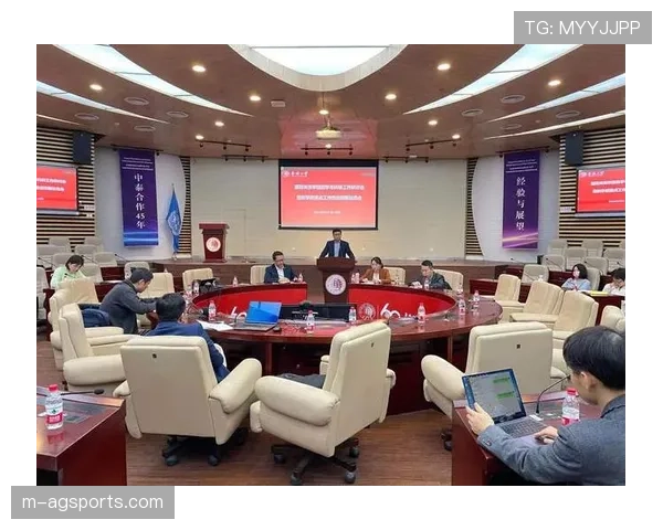 英超裁判委员会组织研讨会,重点讨论“有利进攻”原则在快速反击中的运用